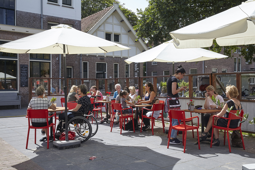 Zonnig terras in trek, Duin en Bosch